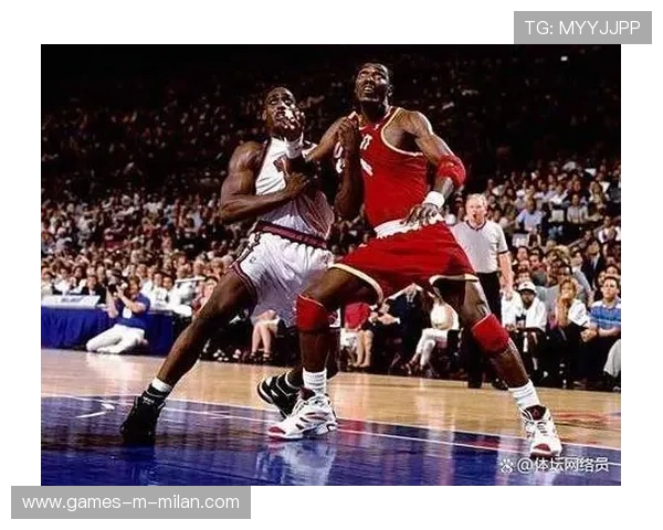 NBA巨星精彩瞬间：突破欧洲步，晃飞双人防守的巅峰演绎