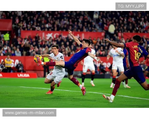 巴萨莱万门前抢点互相配合完成头球进球：从画面到训练的全景解码